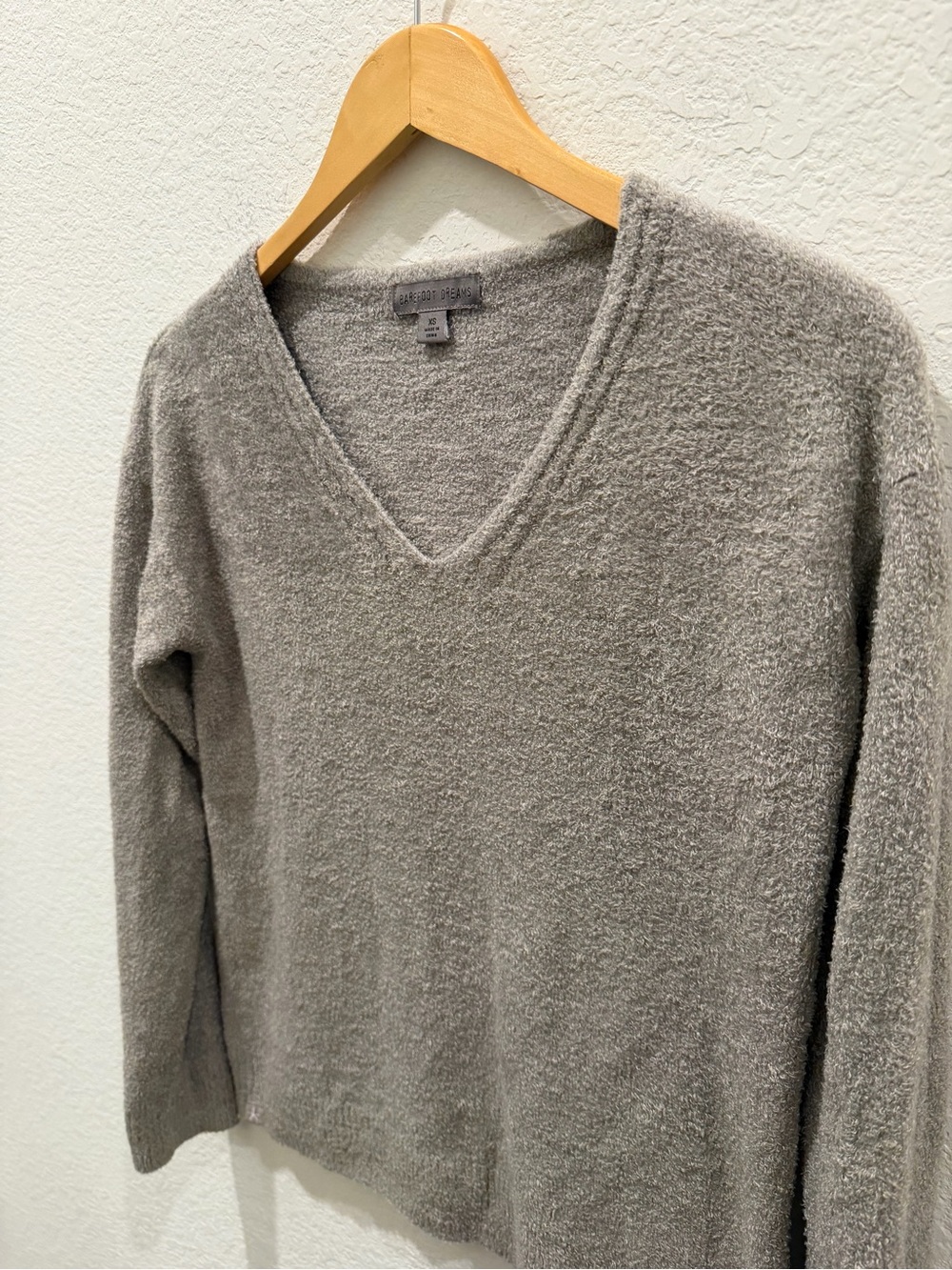 Barefoot‎ Dreams CozyChic Lite V-Neck Sweater Grey Pullover Womens XS - Picture 4 of 5